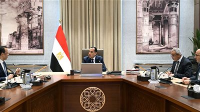 رئيس الوزراء يتابع الموقف التنفيذي للمبادرة الرئاسية 