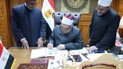 الشيخ أيمن عبدالغني يعتمد نتيجة مسابقة الأزهر السنوية لحفظ القرآن