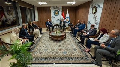 مصر وإكسون موبيل تبحثان توسيع أنشطة إنتاج وتصدير الزيوت التخليقية