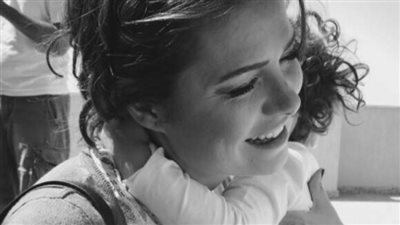 يسرا اللوزي تكشف لأول مرة: هذا ما جعلني أتقبل مرض ابنتي بسهولة