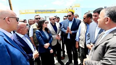  وزيرة الإسكان ومحافظ الفيوم يتفقدان توسعات محطة مياه العزب الجديدة