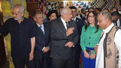  وزيرة الثقافة ومحافظ مطروح يتفقدان قصر الثقافة وعدد من الفعاليات التراثية 
