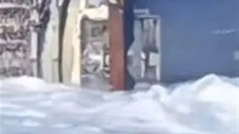 جسم حديدي بمياه مطروح 