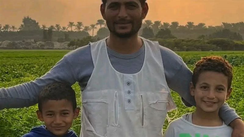 الضحيتين بصحبة والدهما