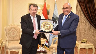 رئيس العربية للتصنيع يبحث مع سفير أرمينيا التعاون في مجالات التصنيع المختلفة