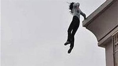 التحقيقات تكشف تفاصيل مأساة.. سيدة تقفز من الطابق الثالث هربًا من زوجها