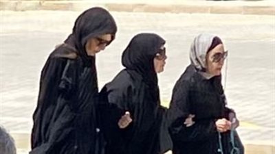 الحزن يسيطر على الفنانة ميرفت أمين أثناء تشييع جثمان هاني شاكر