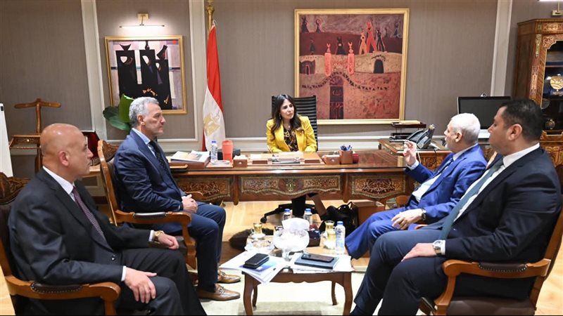 وزيرة الإسكان 