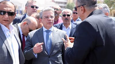 تعزيز كفاءة التشغيل بالموانئ.. أموي يتفقد ميناء سفاجا للحاويات
