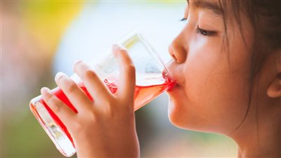 دراسة تحذر: المشروبات السكرية اليومية قد تزيد خطر سرطان الكبد وأمراضه المزمنة