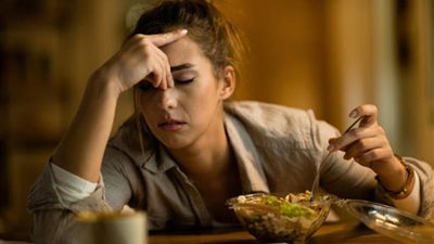لماذا نشعر بالخمول بعد وجبات عيد الأضحى؟.. أسباب طبية ونصائح هامة
