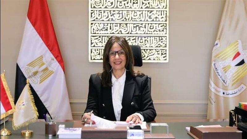 الدكتورة جيهان زكي وزيرة الثقافة