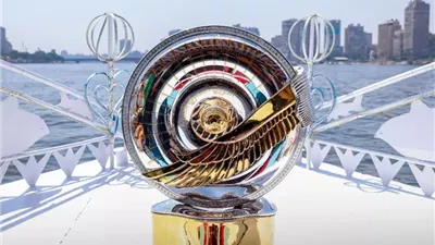 رابطة الأندية تتمسك بتسليم درع الدوري داخل الملعب رغم اشتعال الصراع الثلاثي