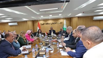 محافظ الجيزة يبحث مع أعضاء مجلسي النواب والشيوخ خطط تطوير الخدمات