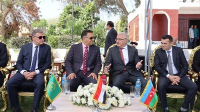 محافظ القليوبية وسفير أذربيجان يتفقدان مدرسة الصداقة بالعبور لتعزيز التعاون التعليمي والرقمي