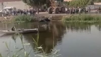 سقوط سيارة ملاكي داخل ترعة المريوطية بأبو النمرس في الجيزة