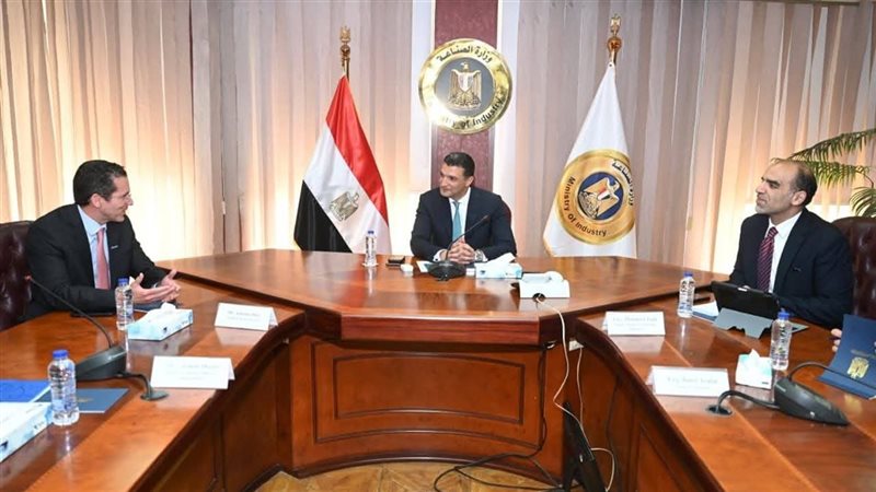 وزير الصناعة 