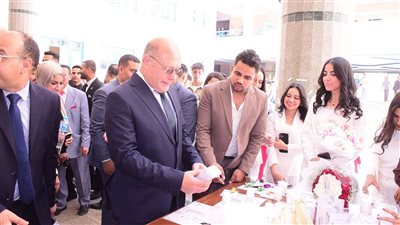 منتجات طبيعية بإيدي الطلاب.. 17 منتجا علاجيا بصيدلة سوهاج لآلم القولون والمفاصل