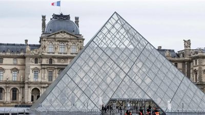 فرنسا.. إحباط مخطط إرهابي لاستهداف اللوفر ويهود باريس