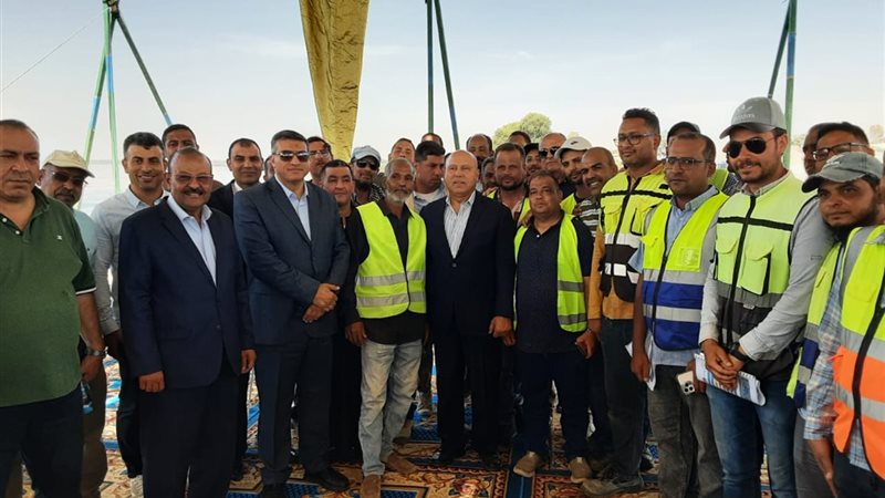  وزير النقل يشهد التشغيل التجريبي لميناء دندرة النهري بمحافظ