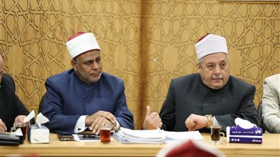 الشيخ أيمن عبد الغني يتابع جاهزية المناطق الأزهريّة لانطلاق امتحانات الشهادات الإبتدائية والإعدادية