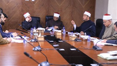  لجنة المتابعة بـالبحوث الإسلاميَّة تستعرض دراسات  توظيف الذكاء الاصطناعي في المجال الدِّيني