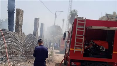 حريق فى مخلفات بمحيط مستشفى بنها العام.. والدفع بـ3 سيارات إطفاء لمنع امتداد النيران