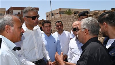 محافظ جنوب سيناء يوجه بحل مشكلات المواطنين بمنطقة مصيعد ورفع مستوى النظافة