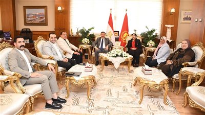 محافظ بورسعيد يستقبل رئيس قطاع الرعاية الصحية الأولية وتنمية الأسرة بـ«الصحة»