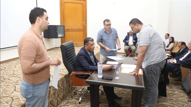لقاء محافظ البحر الأحمر مع المواطنين 