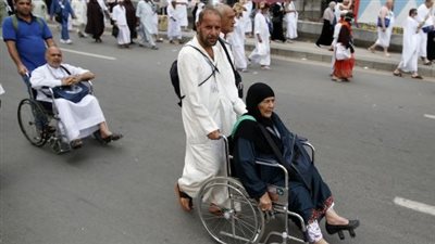 هل يجوز الطواف على الكرسي المتحرك؟.. دار الإفتاء تحسم الجدل