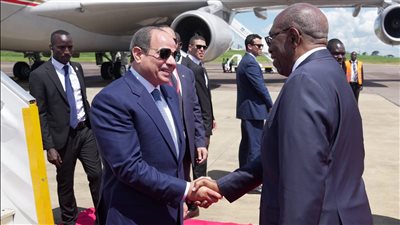 الرئيس السيسي يعود إلى أرض الوطن بعد جولة أفريقية شملت كينيا وأوغندا