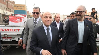 محافظ الغربية يكرم حفظة القرآن ويسلم أجهزة عرائس ومعدات ري ببسيون