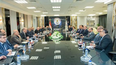 وزيرا الإنتاج الحربي والاستثمار  يبحثان تعظيم الاستفادة من محفظة أراضي الشركات التابعة