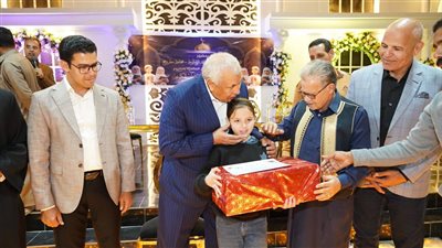 محافظ مطروح يكرم حفظة القرآن الكريم ويعلن مسابقة كبرى وجوائز عمرة للفائزين