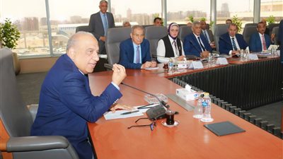 عصمت يجتمع برؤساء شركات الكهرباء ويشدد: استعداد كامل لمواجهة ذروة الأحمال في الصيف