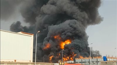 ارتفاع عدد المصابين بحريق 3 مصانع بالعاشر من رمضان لـ21 شخصا
