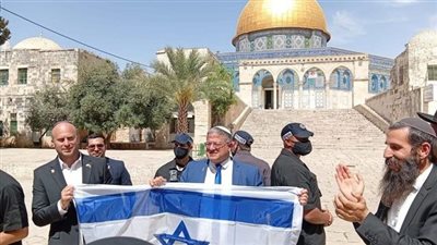 بن جفير يقتحم المسجد الأقصى ويرفع علم إسرائيل في الذكرى السنوية لاحتلال القدس الشرقية