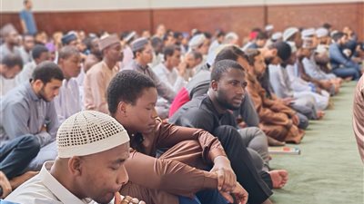 أجواء إيمانية بمسجد البعوث الإسلامية وخطبة الجمعة تتناول  فضل ذي الحجة