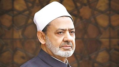 هل تجزئُ الأُضْحِيَّة عن أهل البيت جميعًا؟ َ.. مركز الفتوى يجيب 