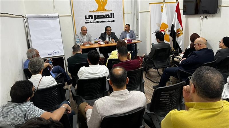  فريد زهران يعقد لقاءً مع شباب وقيادات المصري الديمقراطي