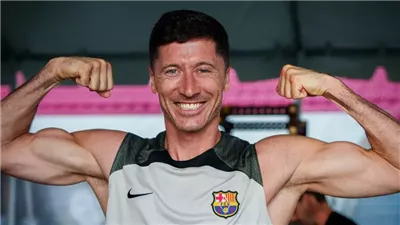 ليفاندوفسكي يودع كامب نو.. فليك يجهز تشكيل برشلونة الأخير على أرضه أمام بيتيس