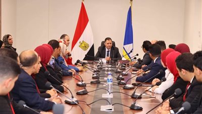 محافظ دمياط يلتقي بشبابها لتحويل مبادرات الشباب إلى مشروعات تنموية