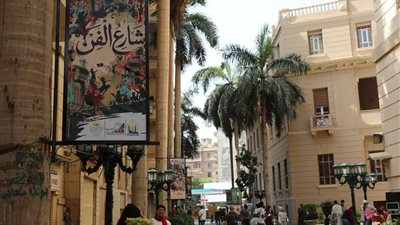 نبض الإبداع في قلب العاصمة: شوارع القاهرة تتحول إلى مسارح مفتوحة أسبوعيًا