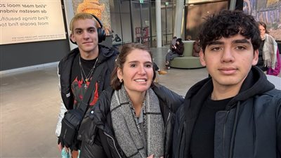 هنا شيحة تنشر صورا مع أبنائها وتوجه لهم رسالة مؤثرة