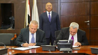 وزير النقل يشهد توقيع مذكرة لإنشاء ميناء جاف ومنطقة لوجيستية ببرج العرب