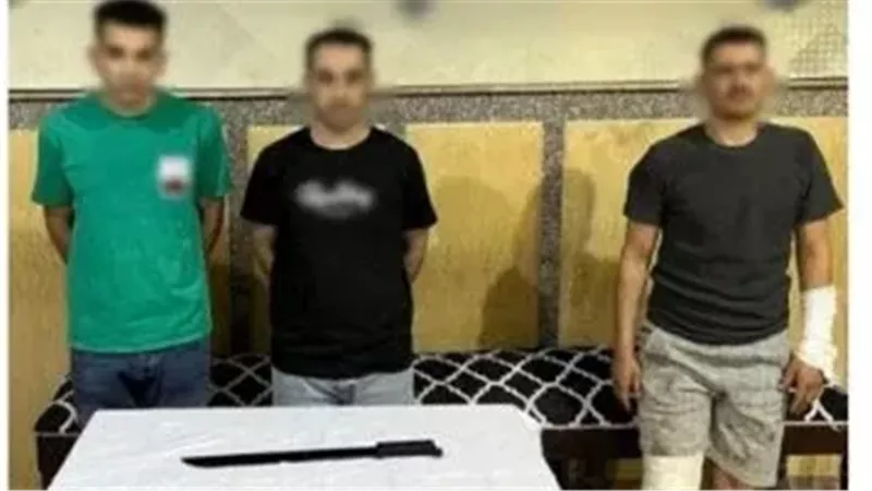 المتهمون عقب القبض عليهم 