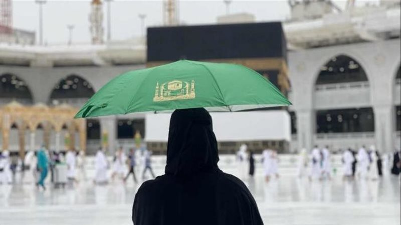 حكم وضع النساء الحنة أثناء الحج 