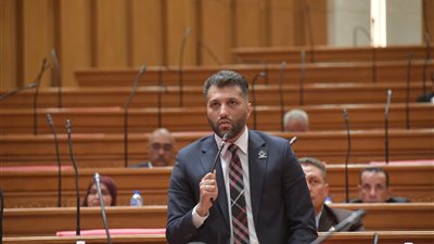 النائب محمد ثروت عكاشة: مد الدورة النقابية العمالية يجب أن يظل إجراءً استثنائيًا