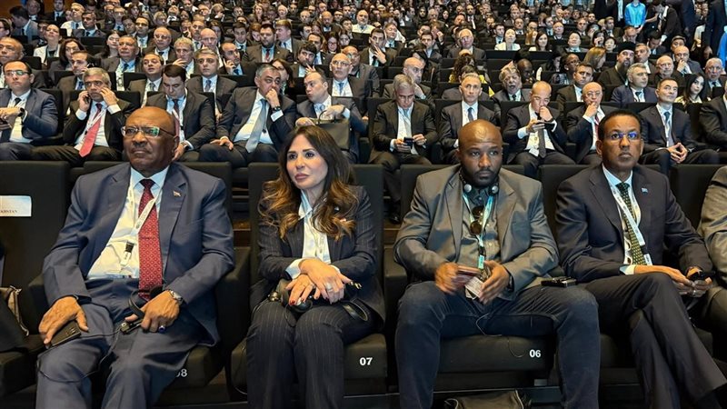 وزيرة الإسكان في باكو